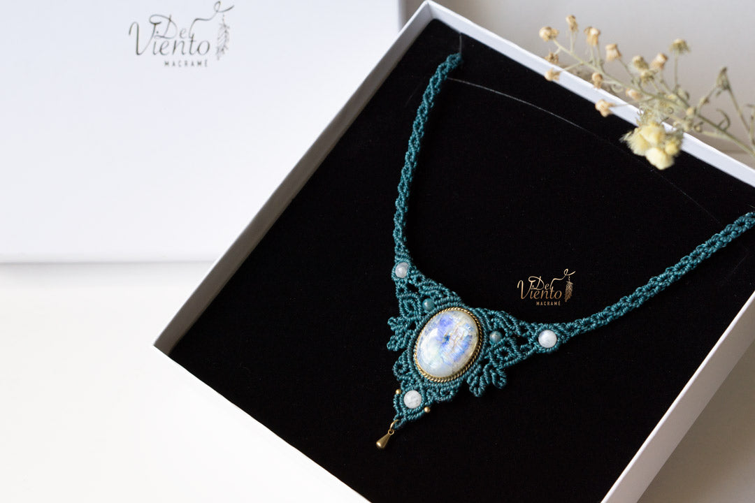 Collar AURA con Piedra Luna Arcoiris