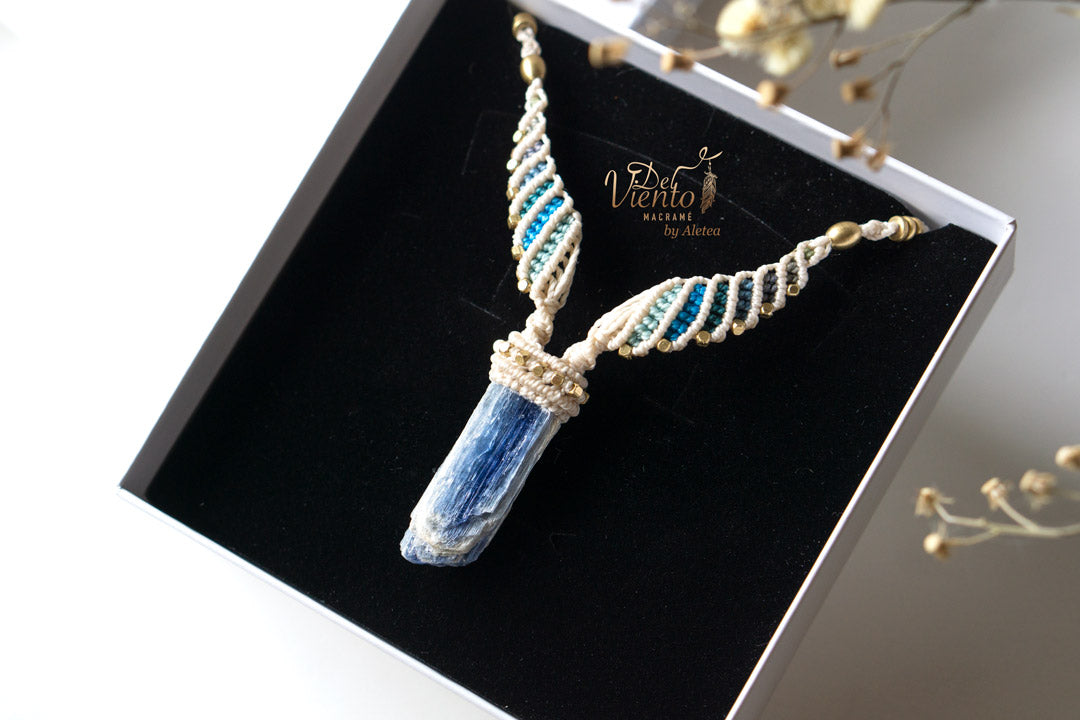 Colgante ALAS con Cianita Azul