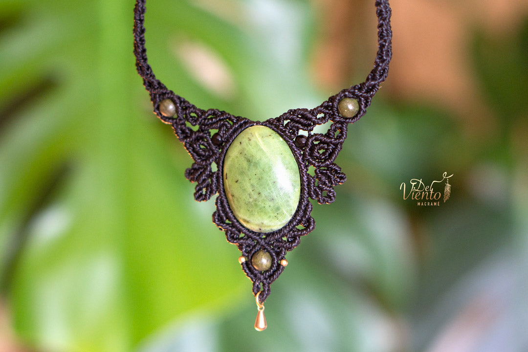 Collar AURA con Jade Nefrita