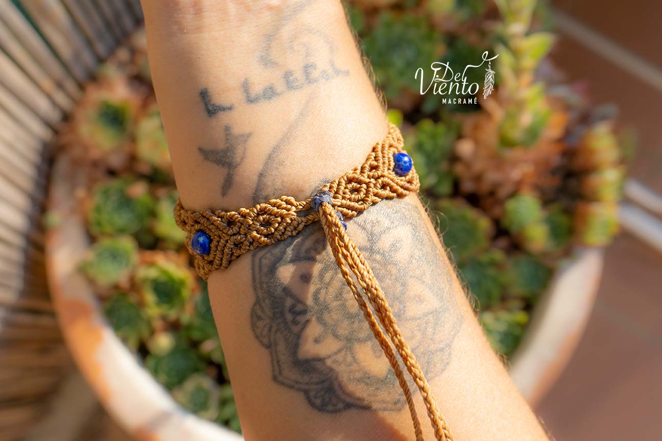 "Lucido por Laura Madrueño Gala Supervivientes 2024" Brazalete con Lapíslazuli