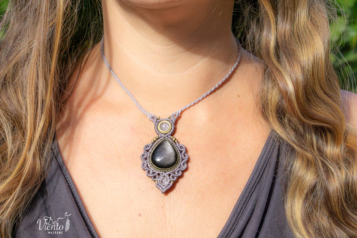 Colgante GEA con Obsidiana plateada y Cuarzos