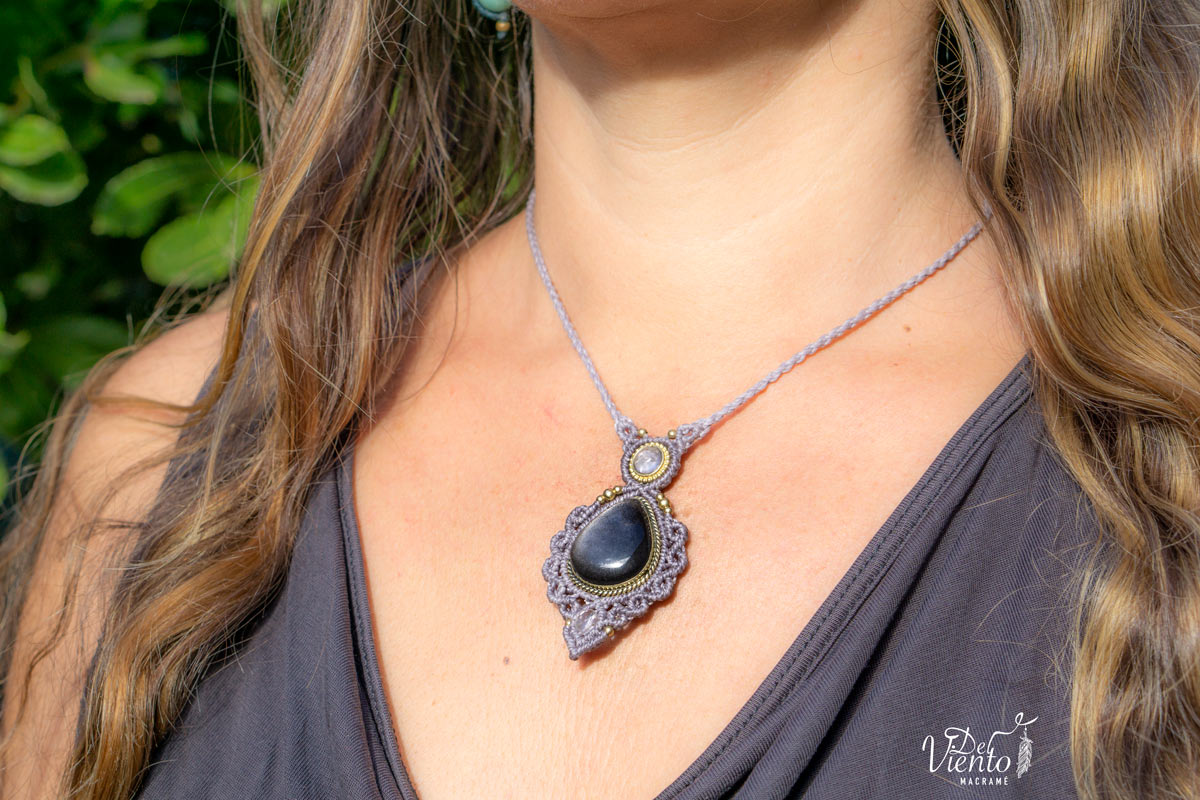 Colgante GEA con Obsidiana plateada y Cuarzos