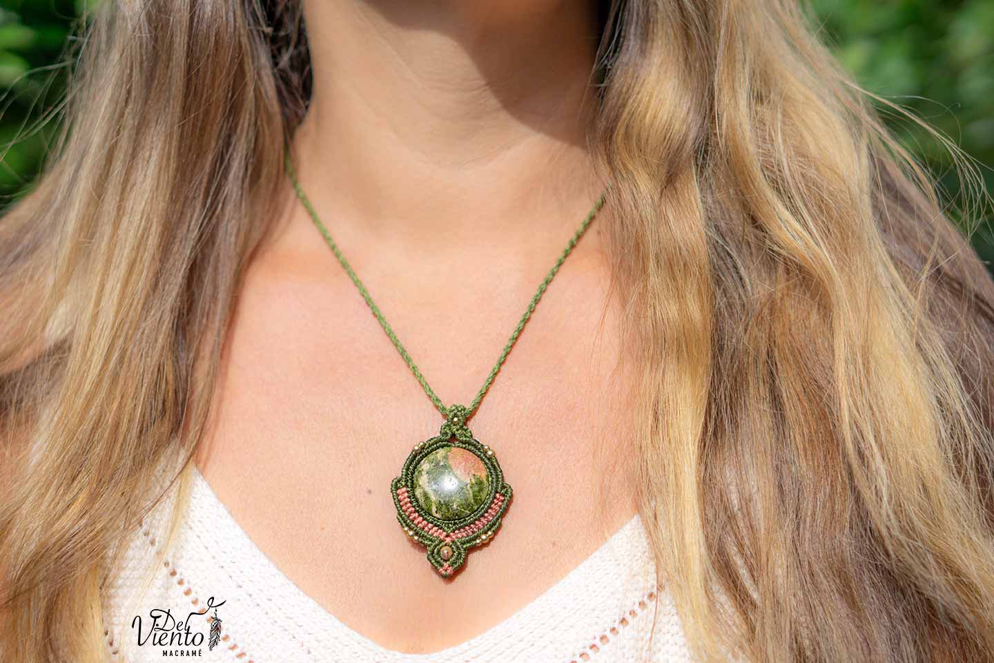 Collar con Unakita