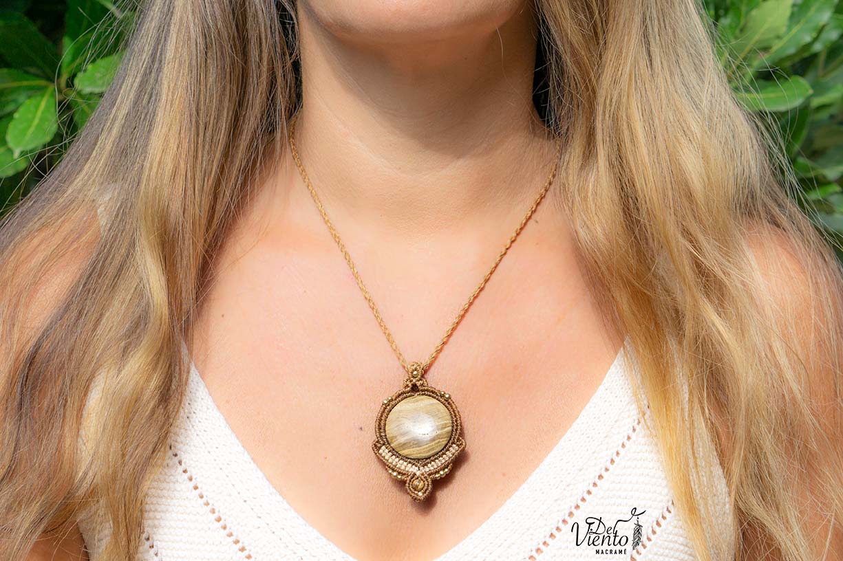 Collar con Xilópalo o Madera fosilizada