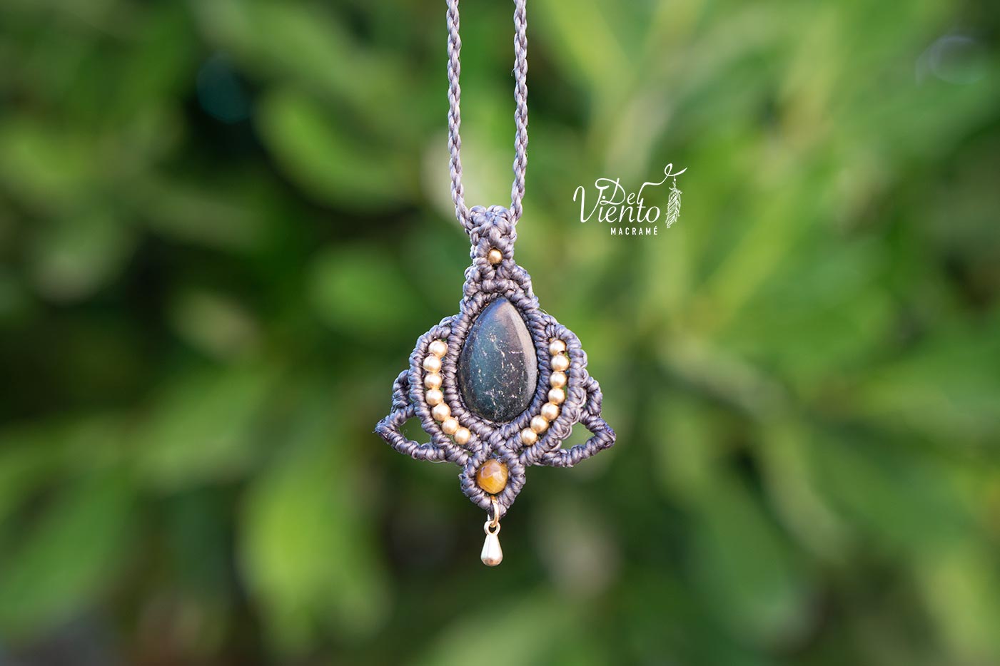 Flor de Loto de macramé con Jade Mexicano