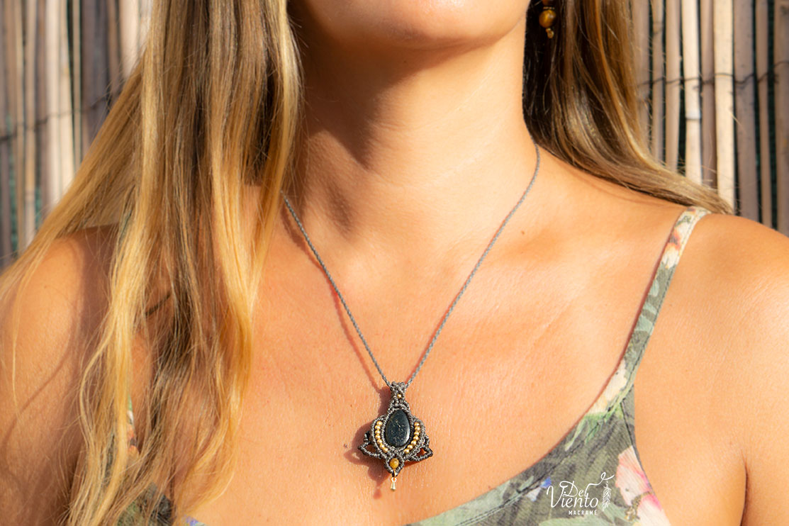 Flor de Loto de macramé con Jade Mexicano
