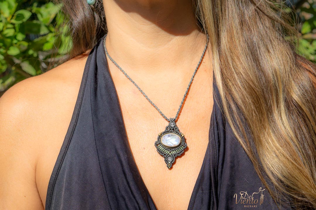 Colgante LUZ con Piedra Luna