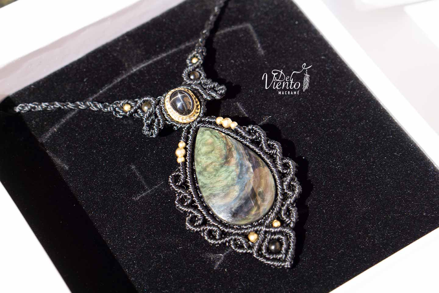 Colgante GEA con Obsidiana Manto Huichol y Black Star