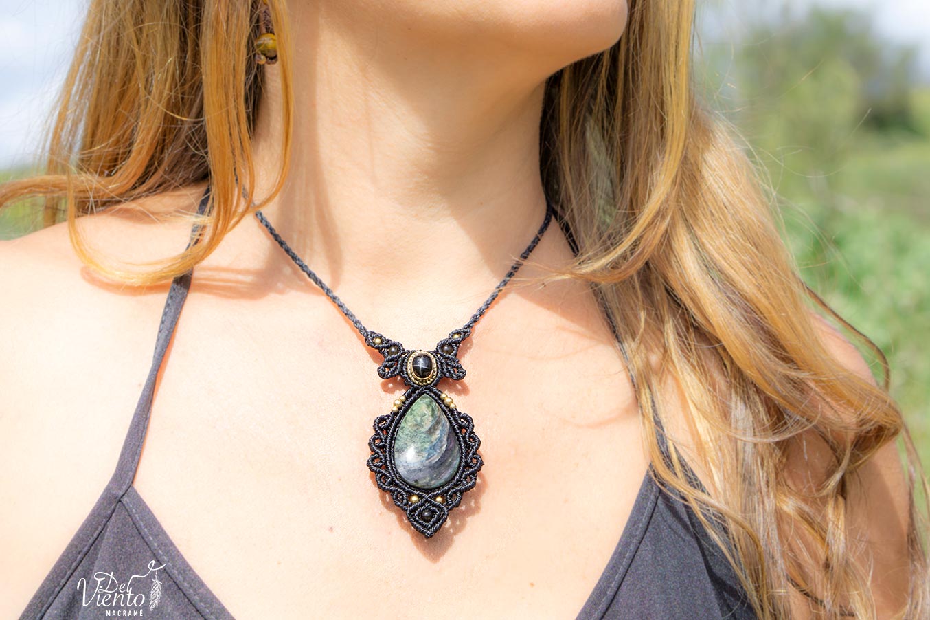Colgante GEA con Obsidiana Manto Huichol y Black Star