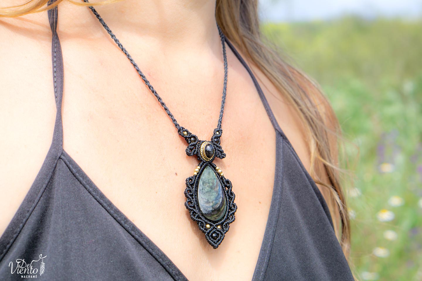 Colgante GEA con Obsidiana Manto Huichol y Black Star