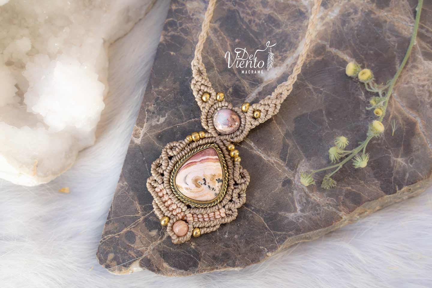 Collar GEA con Ópalo de Fuego blanco y Rodocrosita