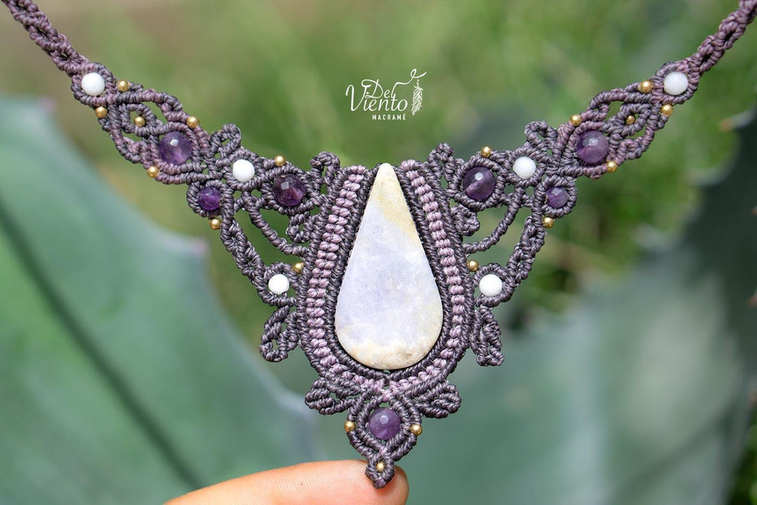 Collar de macramé con Jade Lavanda Maya