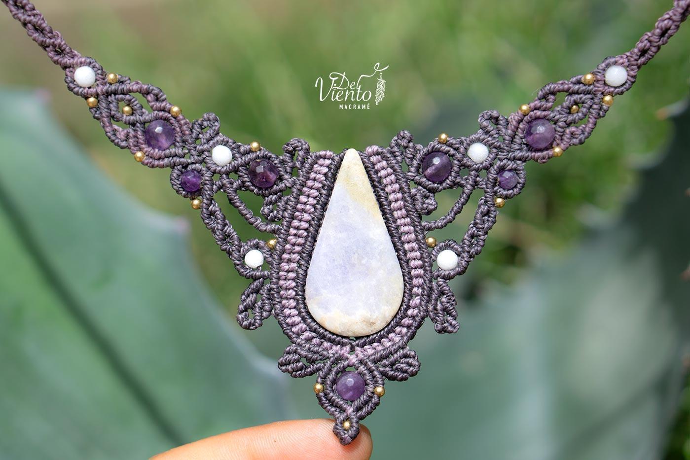 Collar de macramé con Jade Lavanda Maya