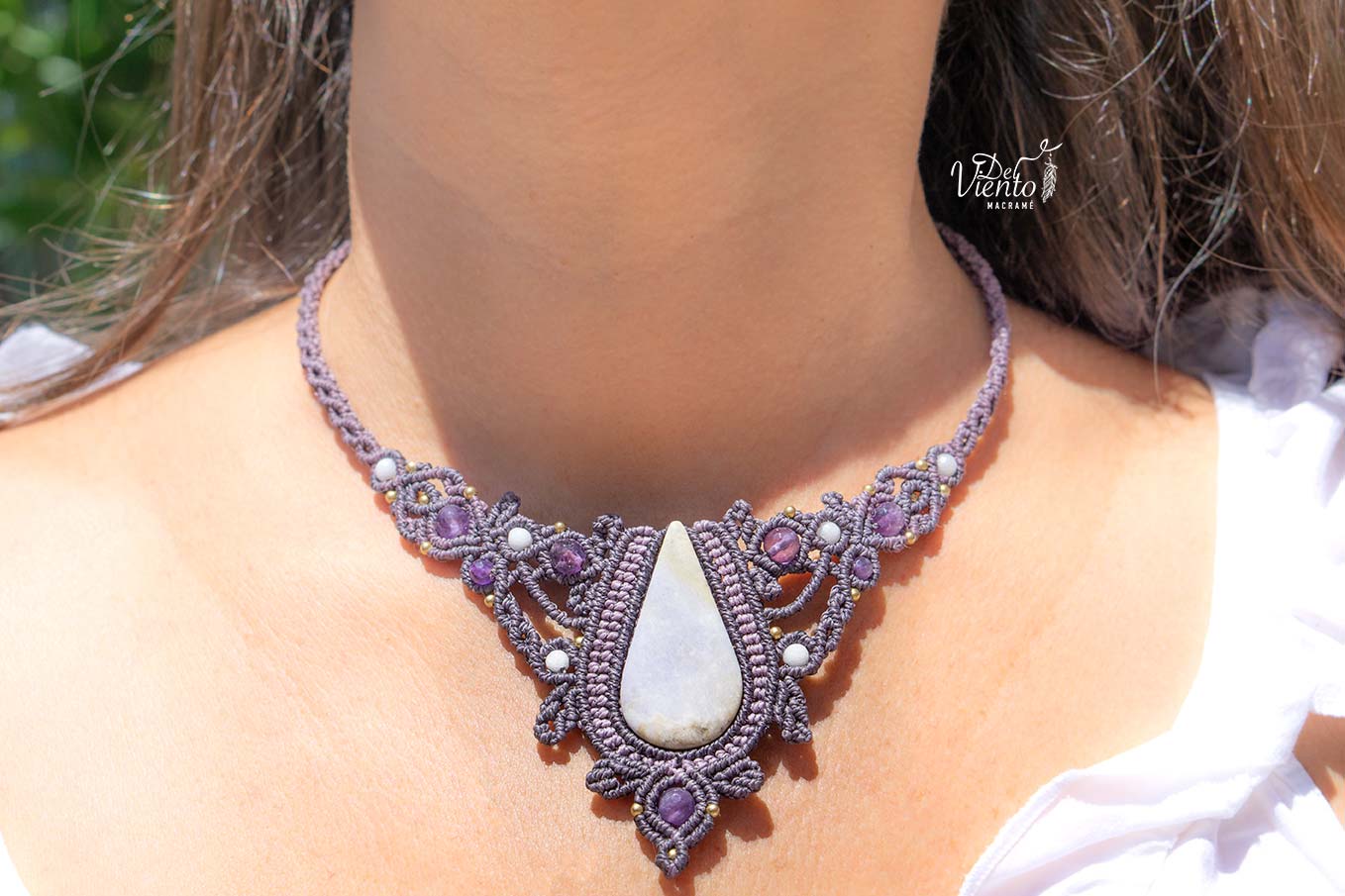 Collar de macramé con Jade Lavanda Maya