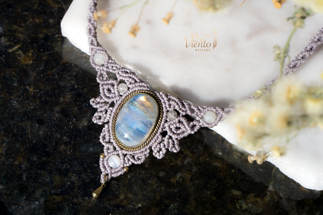 Collar AURA con Piedra Luna Arcoiris