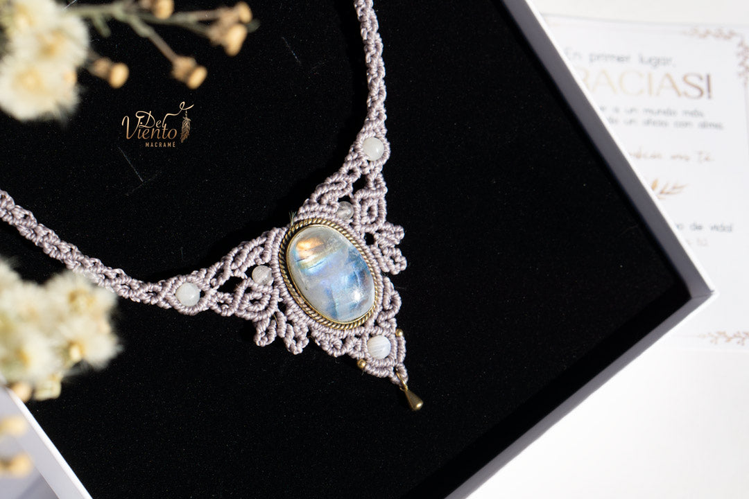 Collar AURA con Piedra Luna Arcoiris