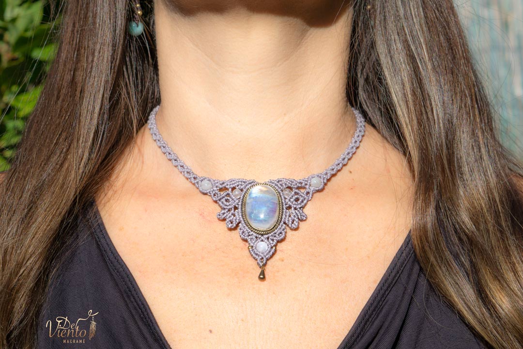 Collar AURA con Piedra Luna Arcoiris