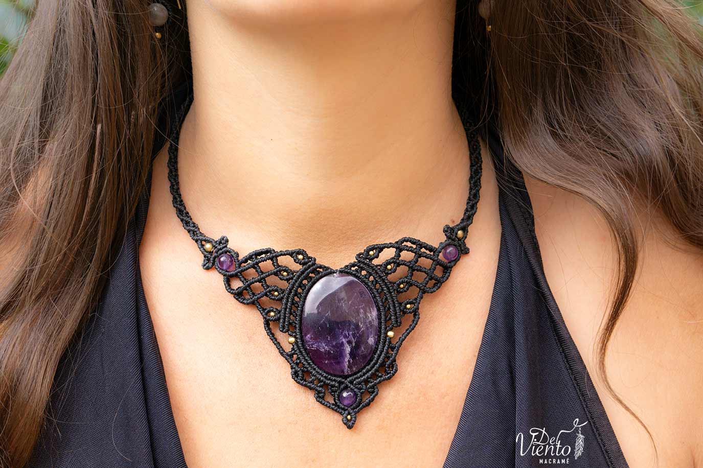 Collar de macrame en negro con Amatista