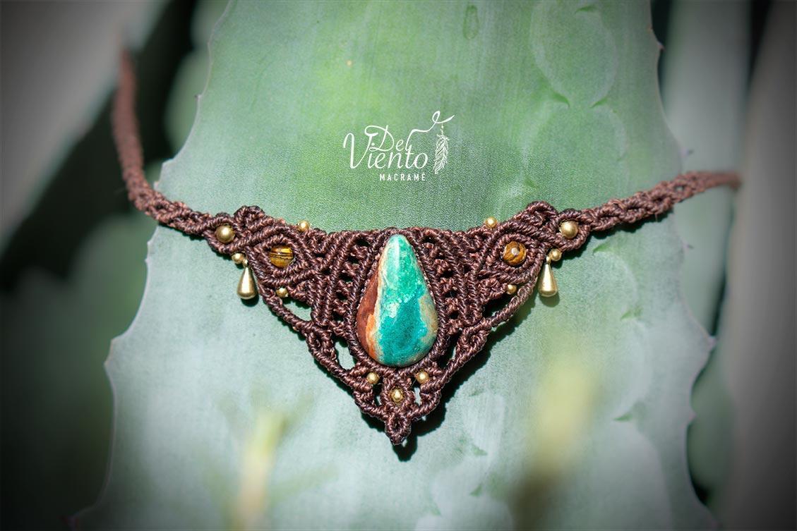 Collar de macramé con Atardecer de Sonora (Crisocola & Cuprita)