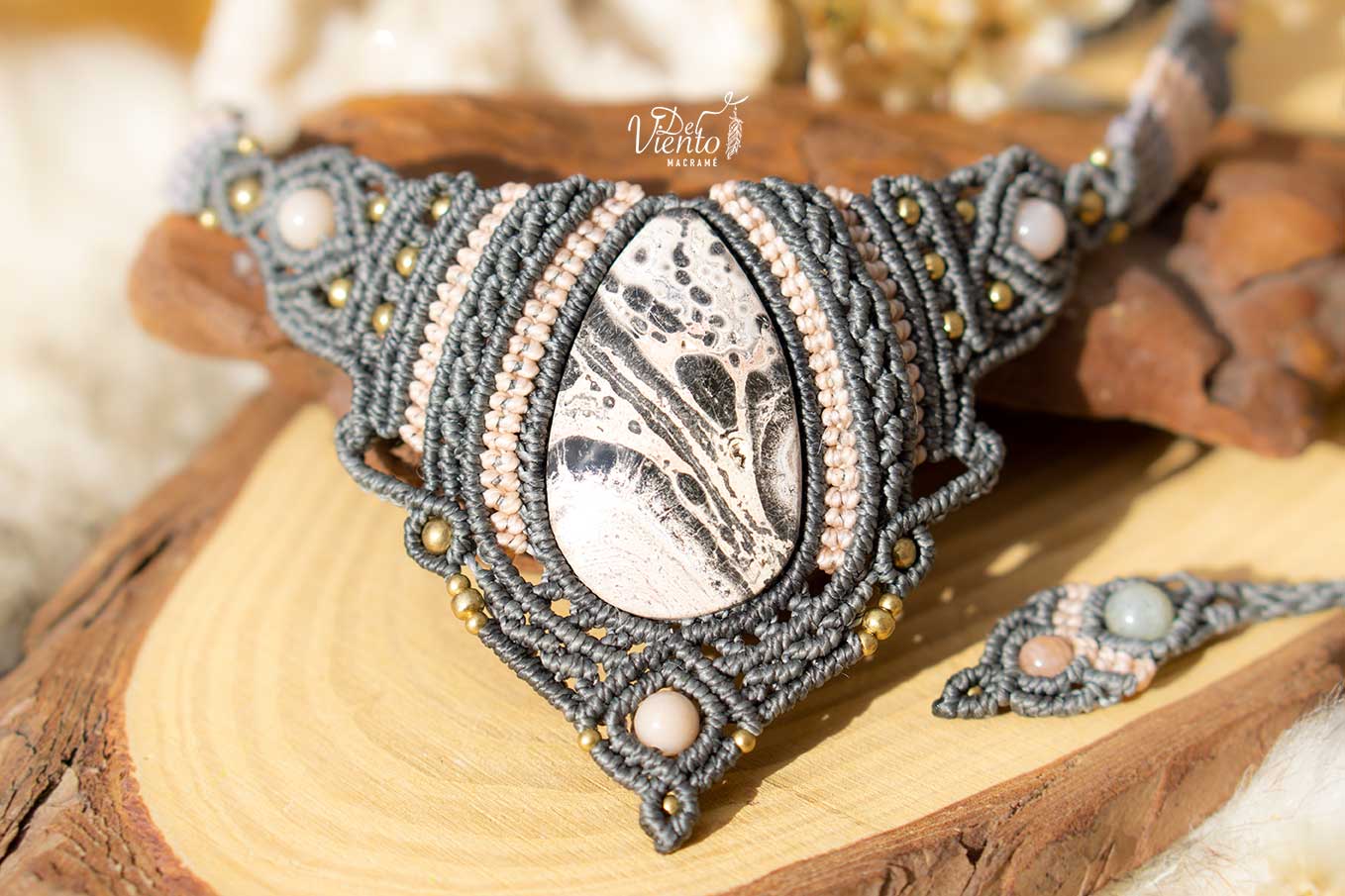Collar de macrame con Jaspe Calcedonia