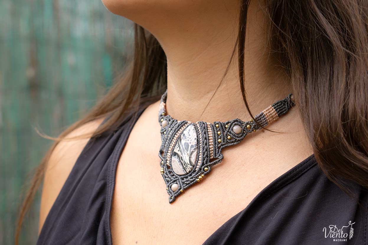 Collar de macrame con Jaspe Calcedonia