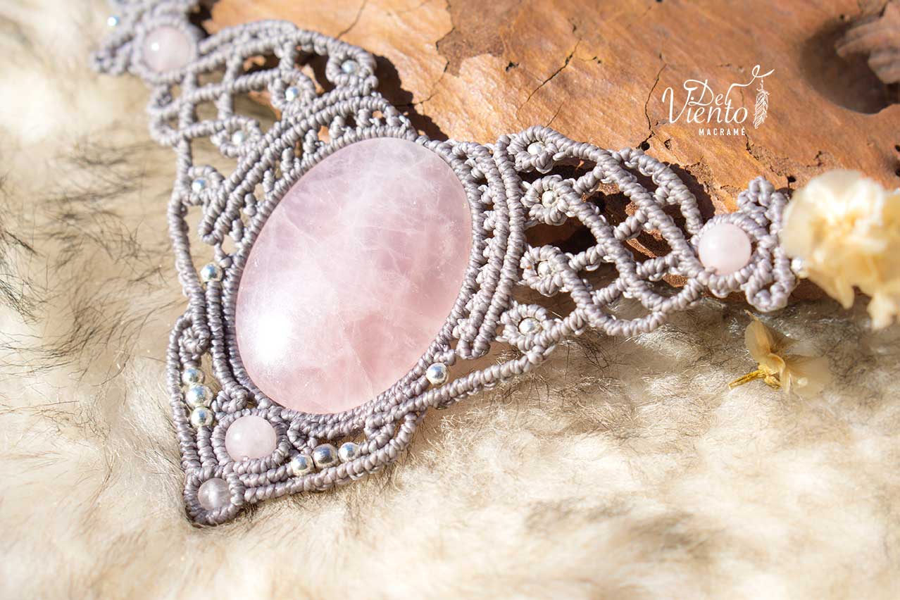 "Reserved for Iris" RESERVADA Collar de macrame con Cuarzo Rosa