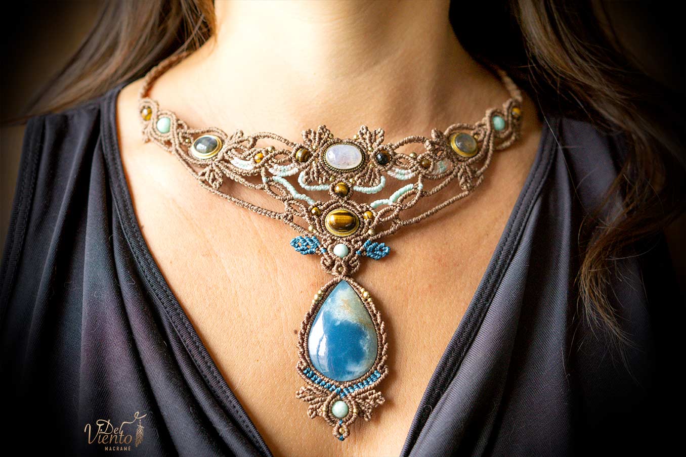 RESERVADO María | Collar de macrame con Onix cielo, Piedra Luna, Labradoritas y Ojo de tigre