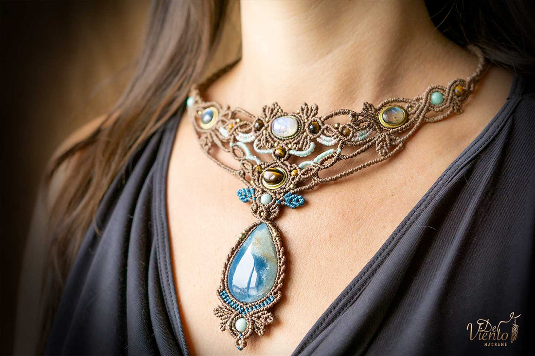 RESERVADO María | Collar de macrame con Onix cielo, Piedra Luna, Labradoritas y Ojo de tigre