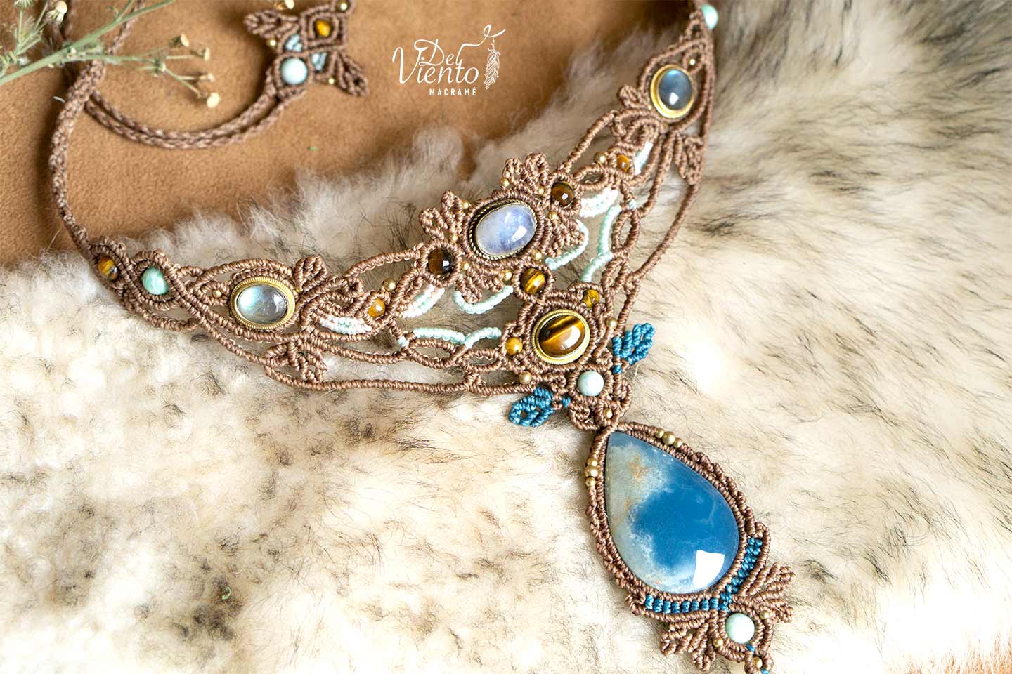 RESERVADO María | Collar de macrame con Onix cielo, Piedra Luna, Labradoritas y Ojo de tigre
