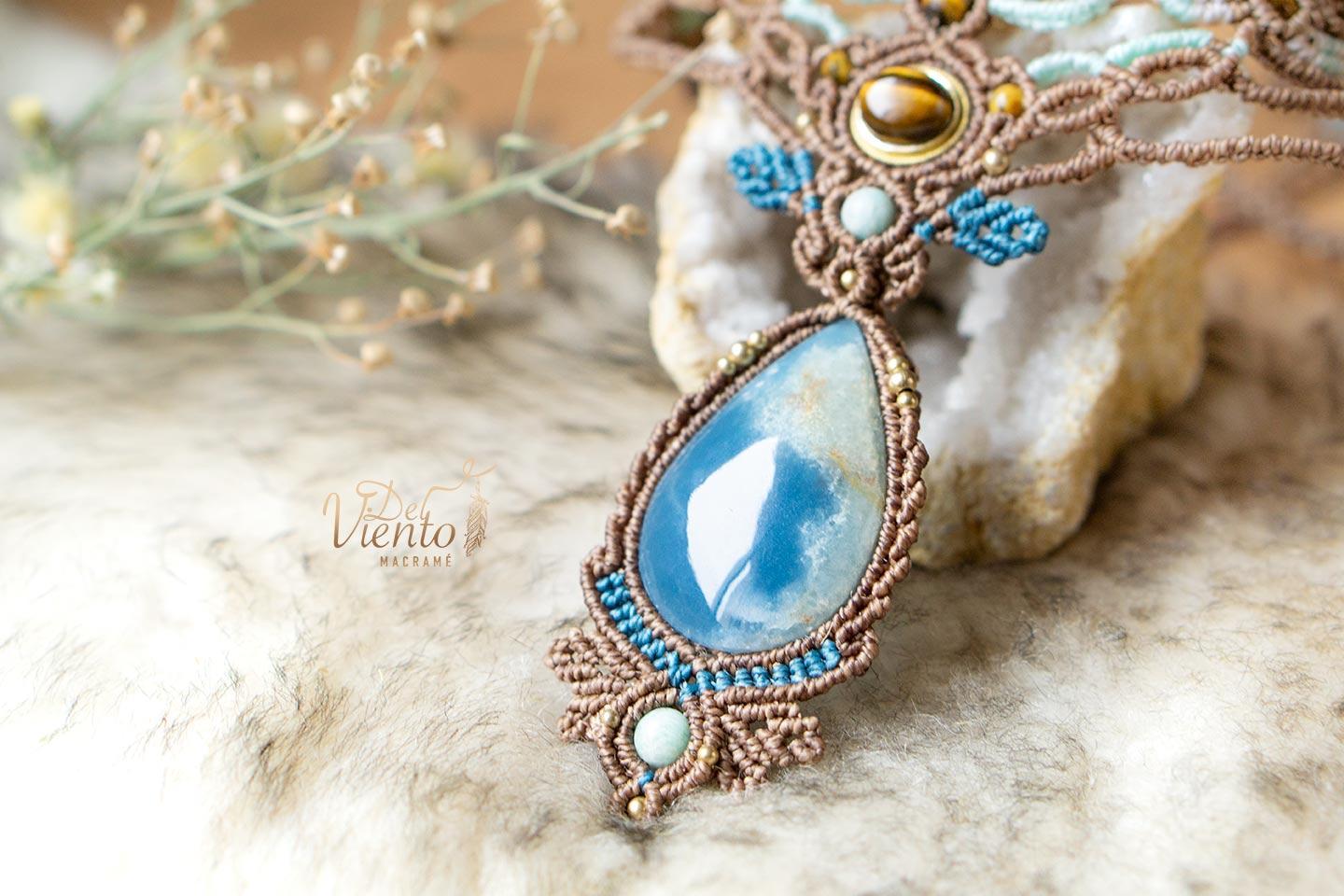 RESERVADO María | Collar de macrame con Onix cielo, Piedra Luna, Labradoritas y Ojo de tigre