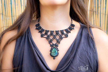 Collar Diosa de macramé con Malaquita y Onix