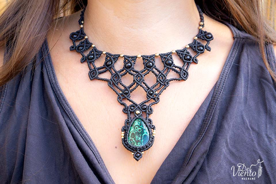 Collar Diosa de macramé con Malaquita y Onix