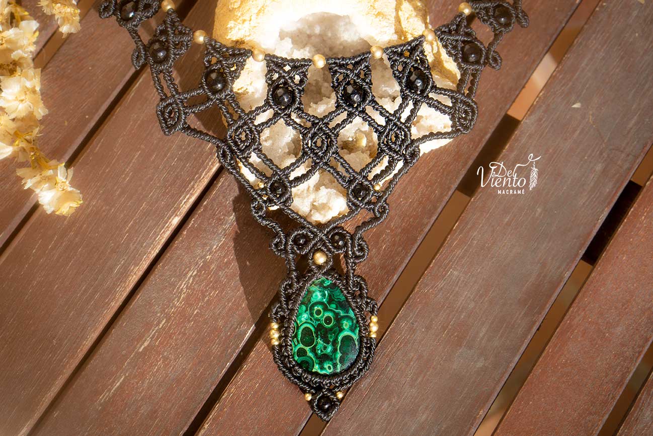 Collar Diosa de macramé con Malaquita y Onix