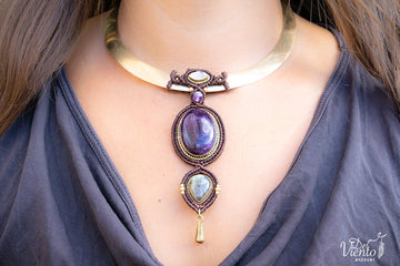 Collar Diosa sobre torque con Amatista, Piedra Luna y Labradorita