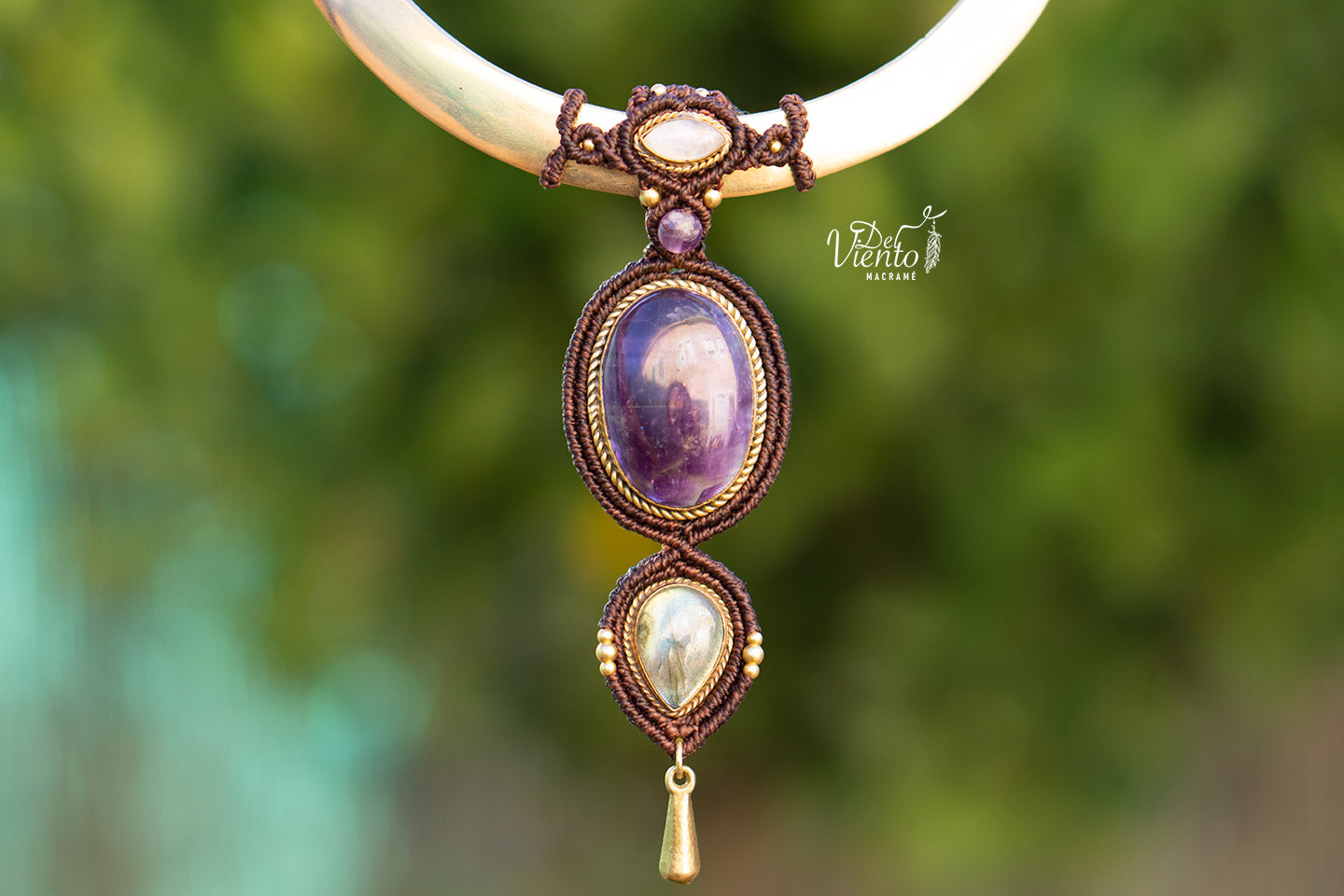 Collar Diosa sobre torque con Amatista, Piedra Luna y Labradorita