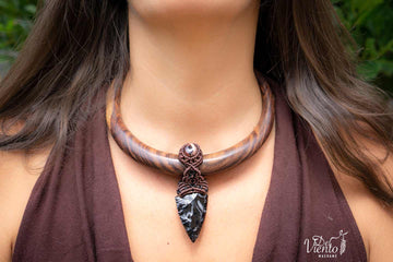 "Creado y Reservado para Laura" Collar de macrame con Ópalo de fuego y Obsidiana negra