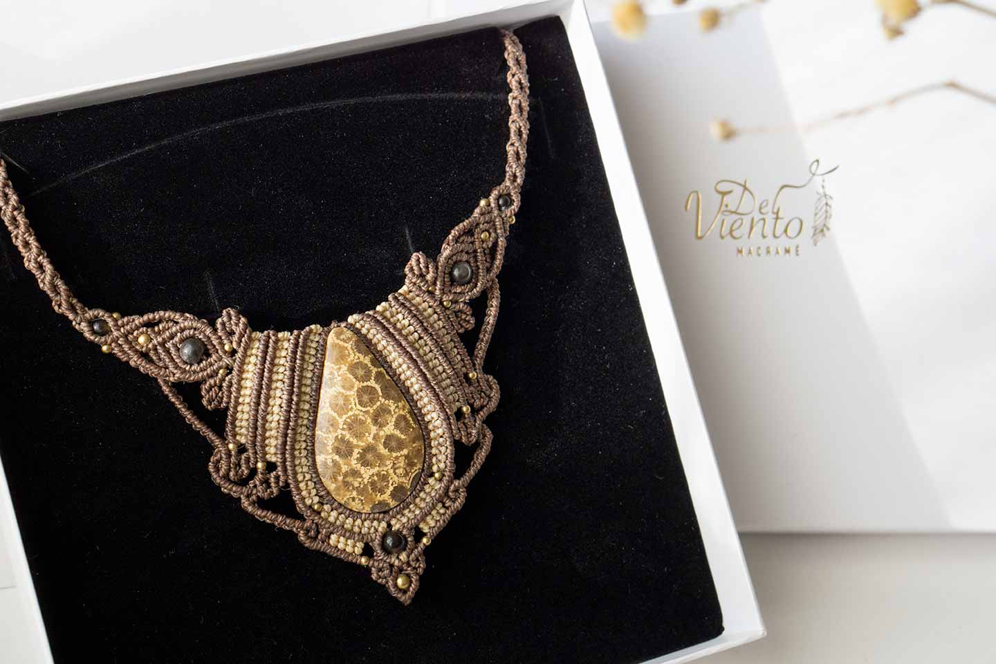 Collar con Fósil de Coral