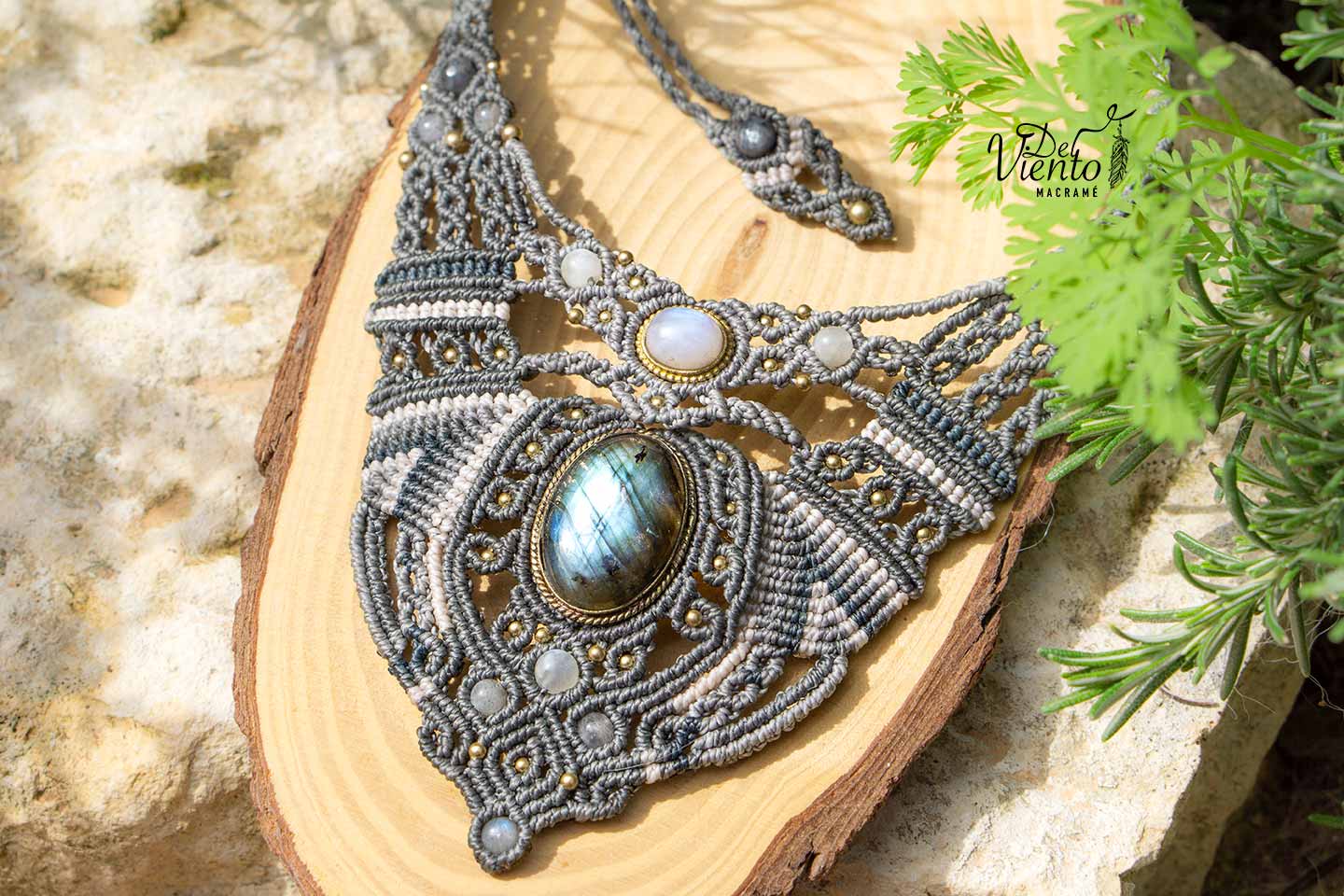 Collar de macramé gris con Labradorita y Piedra Luna "Artemisa"