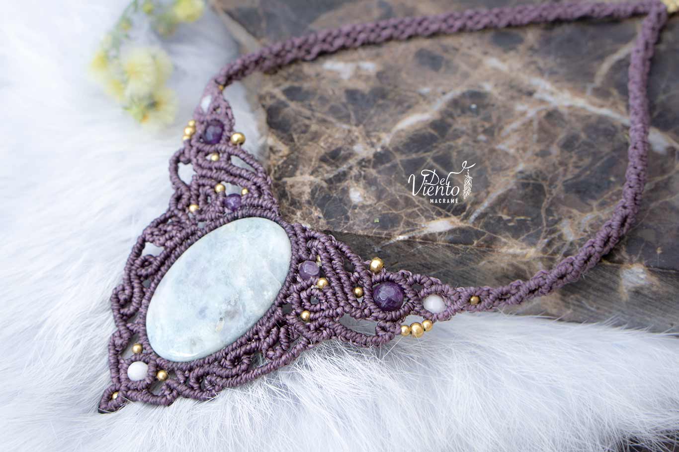 Collar de macramé con Jade Lavanda Maya