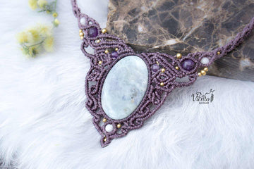 Collar de macramé con Jade Lavanda Maya