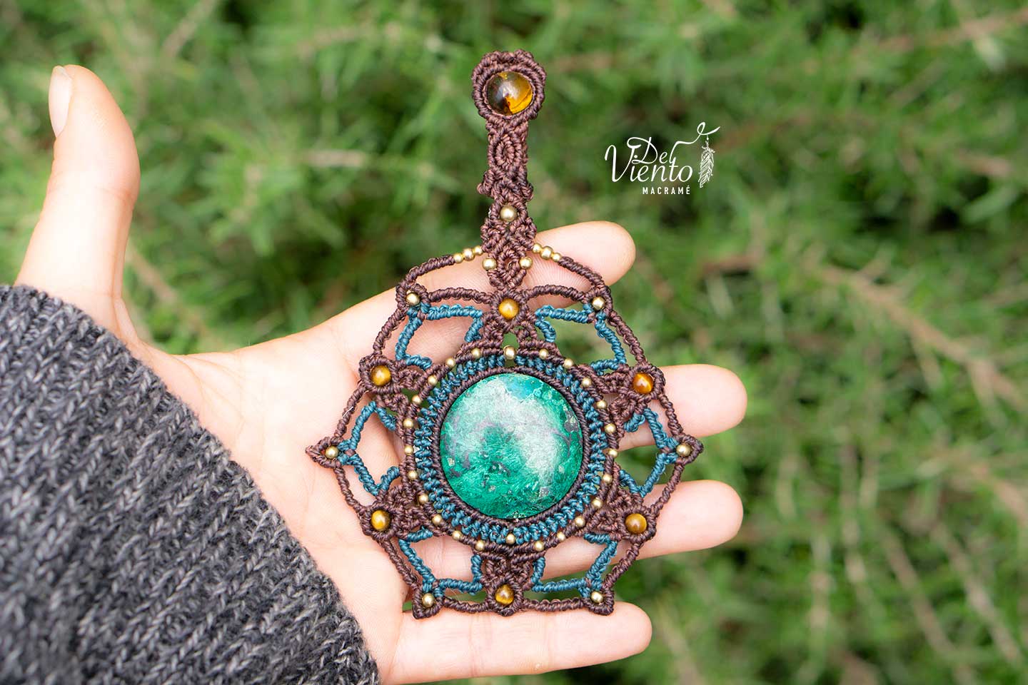 Mandala de macramé con Crisocola y Ámbar mexicano