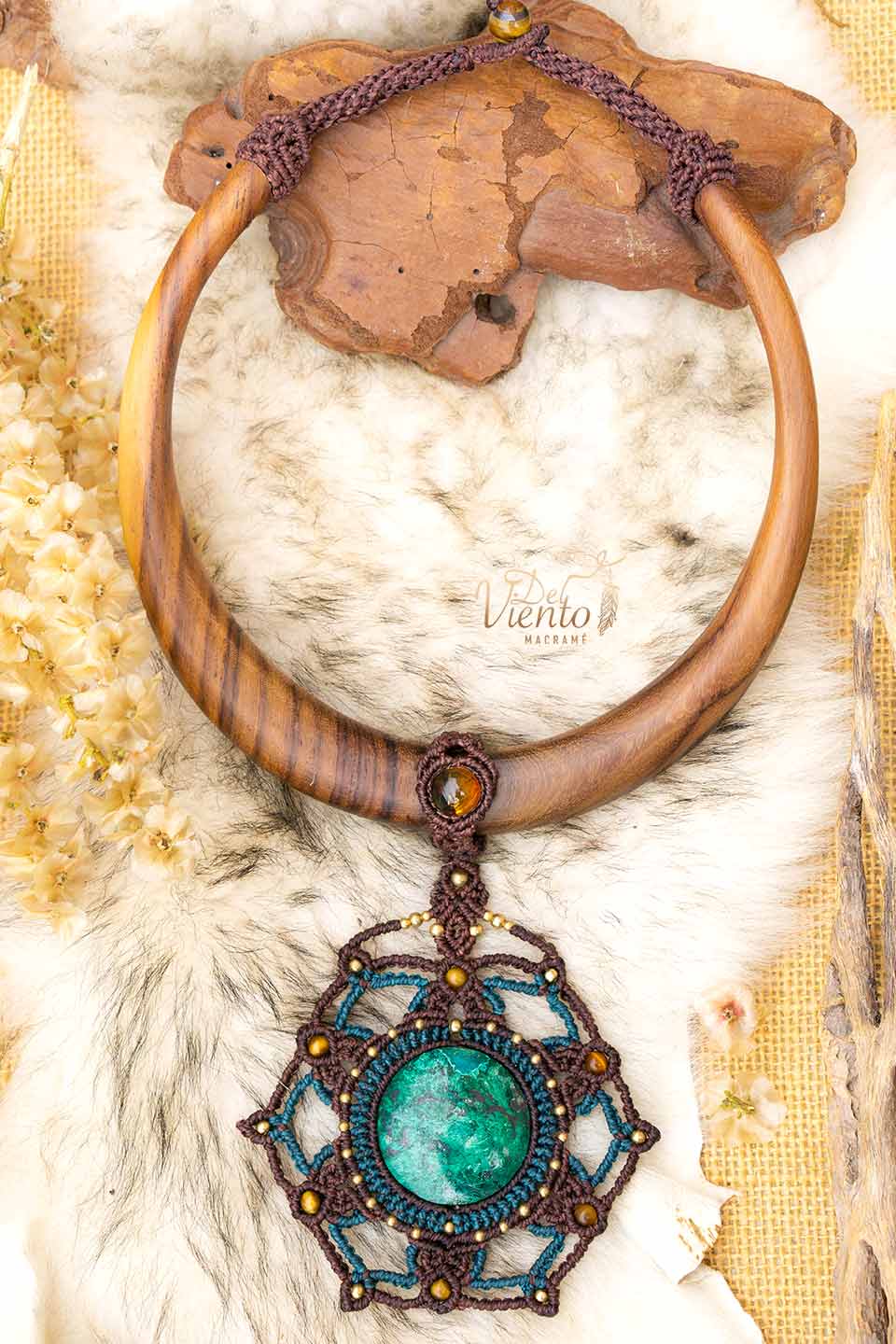 Mandala de macramé con Crisocola y Ámbar mexicano