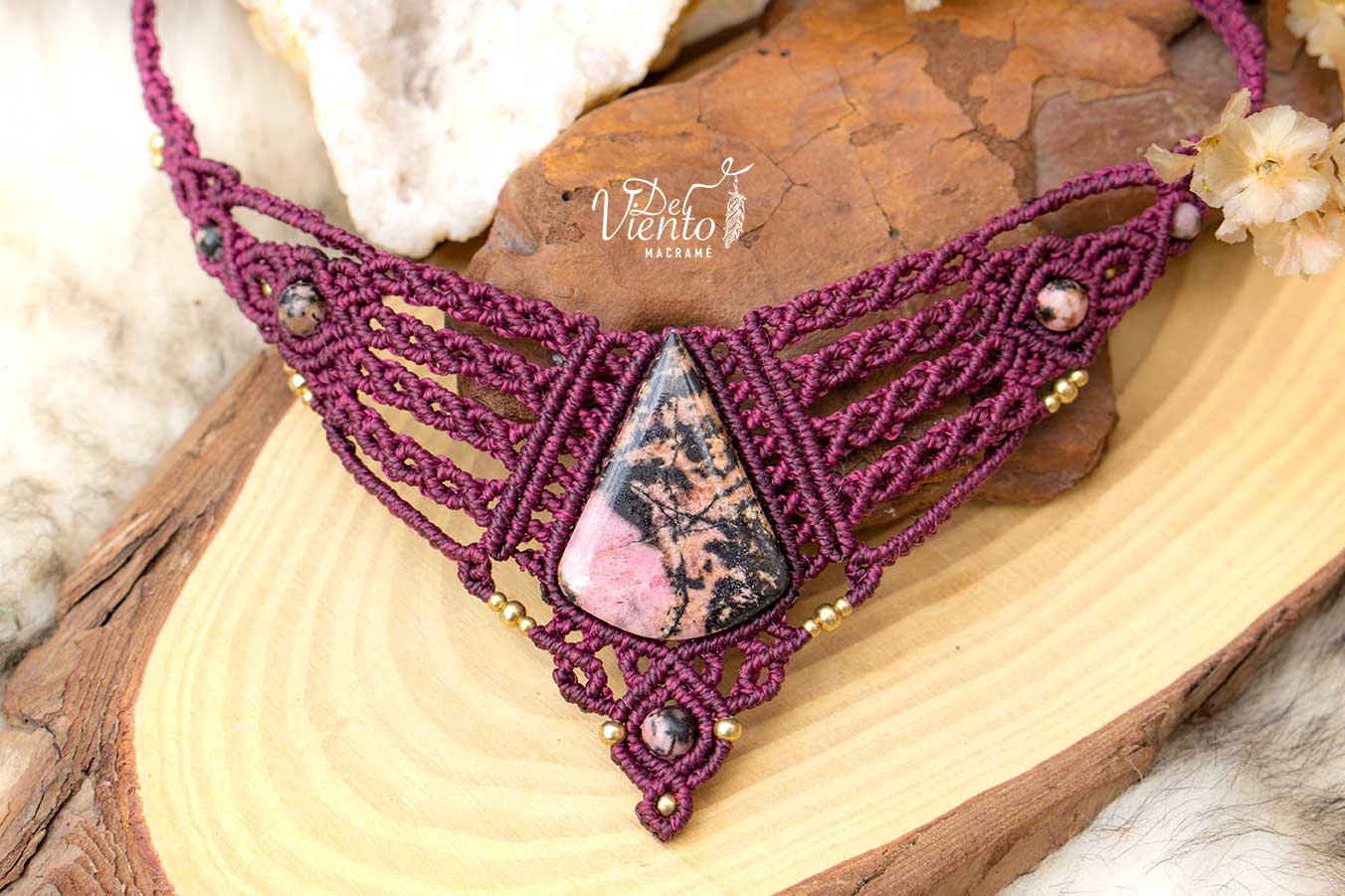 Collar de macramé con Rodonita