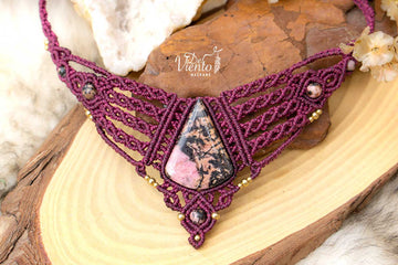 Collar de macramé con Rodonita