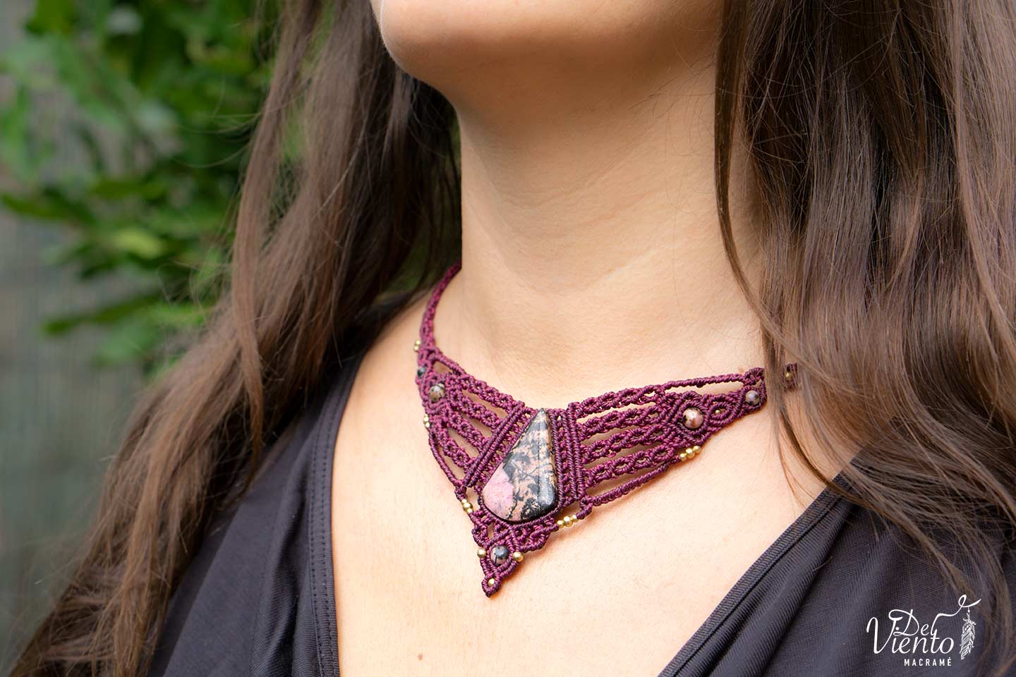 Collar de macramé con Rodonita