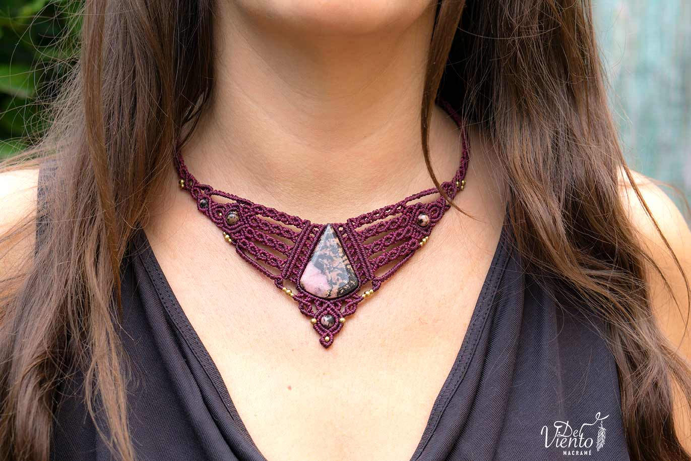 Collar de macramé con Rodonita