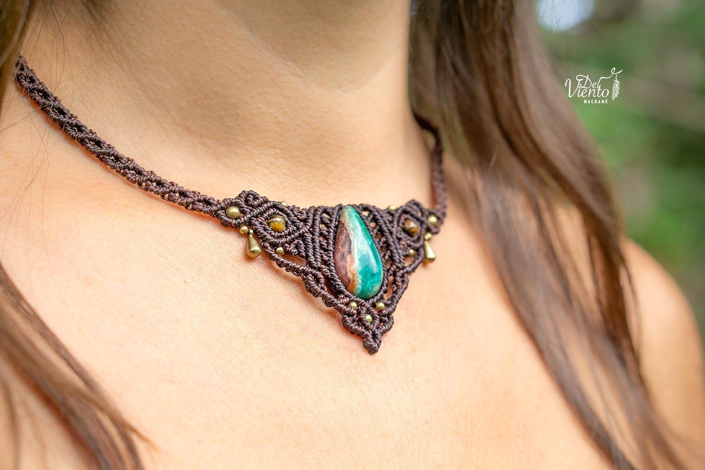 Collar de macramé con Atardecer de Sonora (Crisocola & Cuprita)
