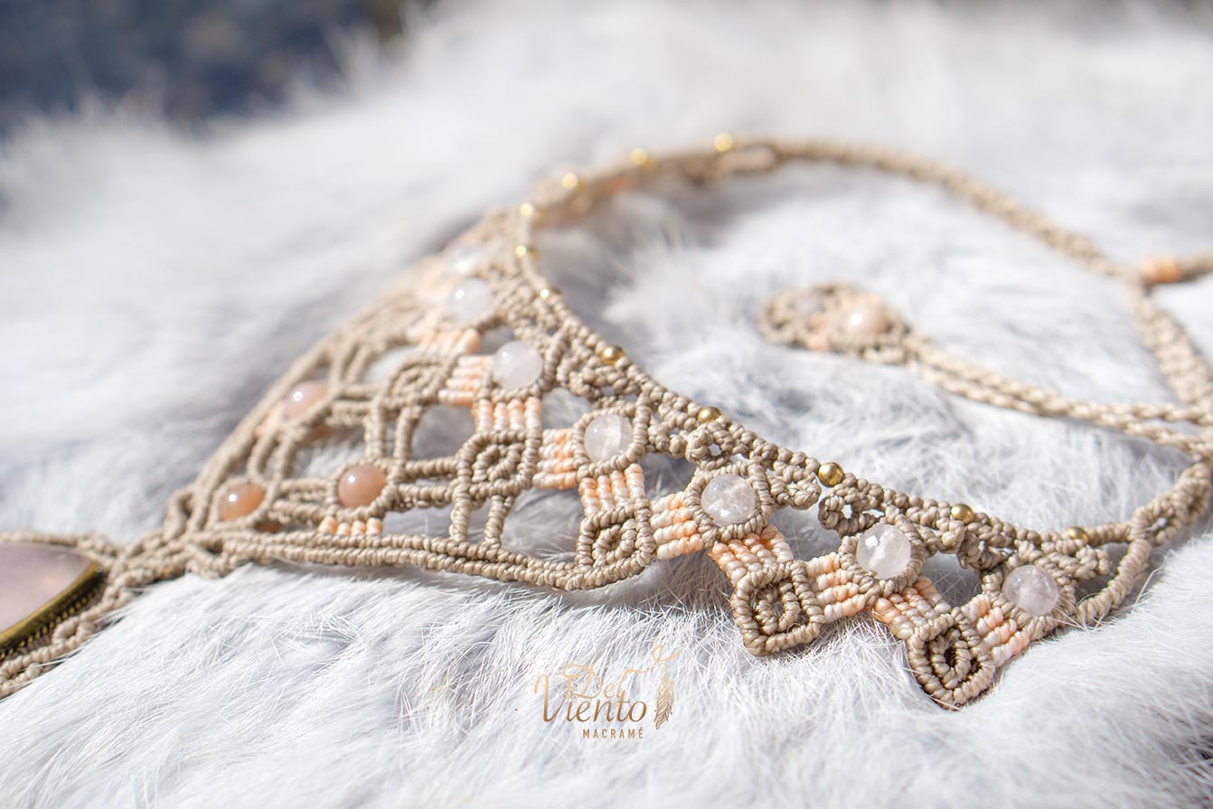 Collar Diosa con Cuarzo Rosa y sunstones