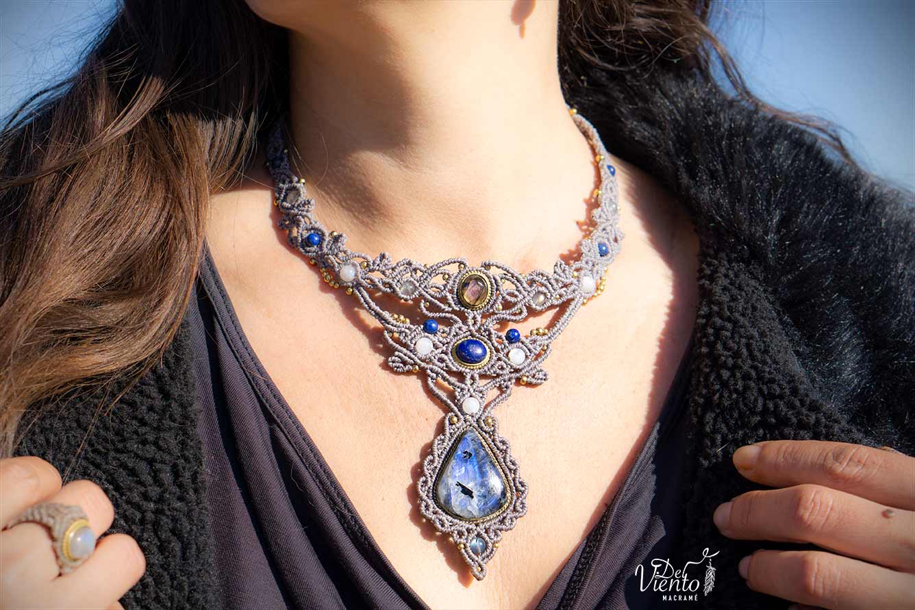 "Reservado para JEN" Collar Diosa con Piedra Luna, Labradorita y Lapislázuli
