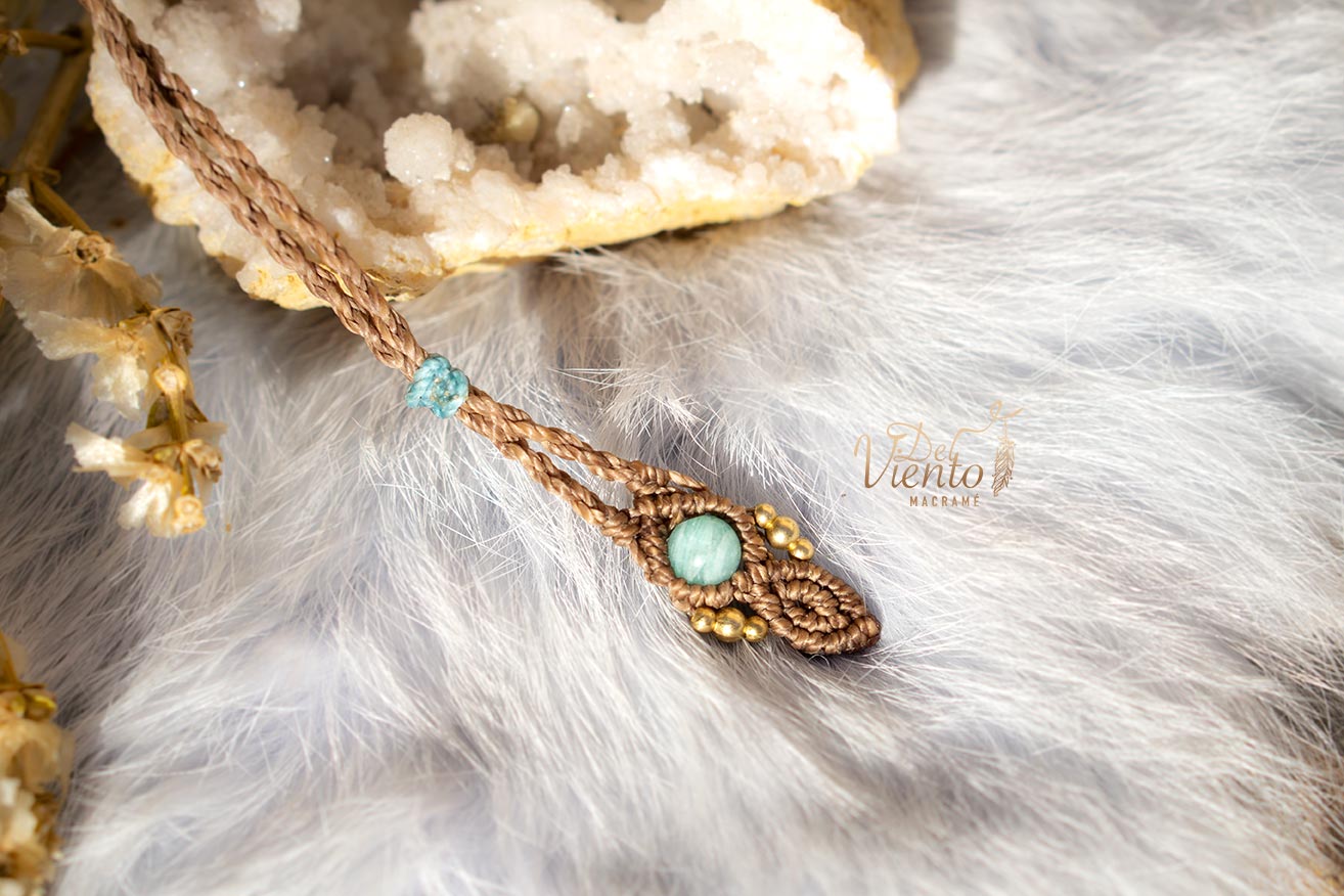 Collar de macrame con Amazonita